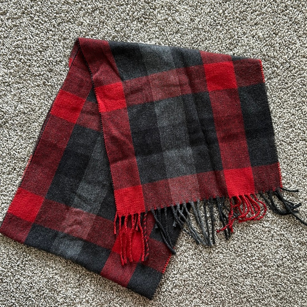 Geoffrey Beene Scarf